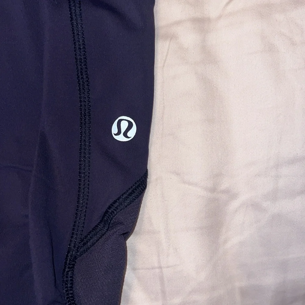 Lululemon Run A Marathon Crop II Cadet Blue Groove Stripe Size 4